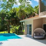 3Br Casa Matuk I Steps From Spectacular Beach I Private Pool