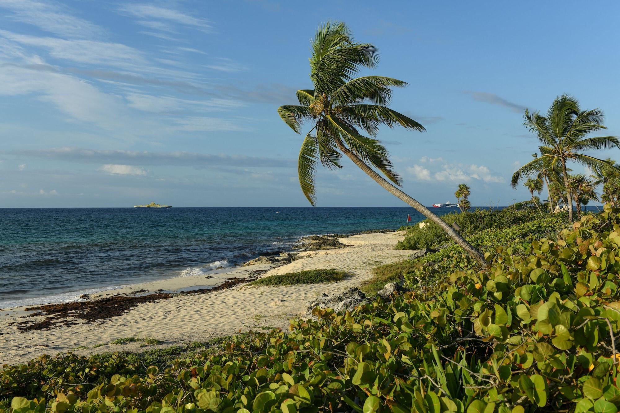 Hotel La Casa De La Playa By Xcaret (adults Only) Los Dos Compadres