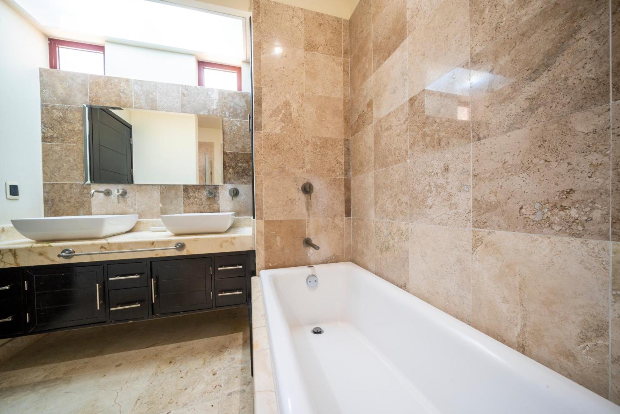 Surf 301 - Luxury Oceanview Beachfront With Gym - At El Faro Holiday home
