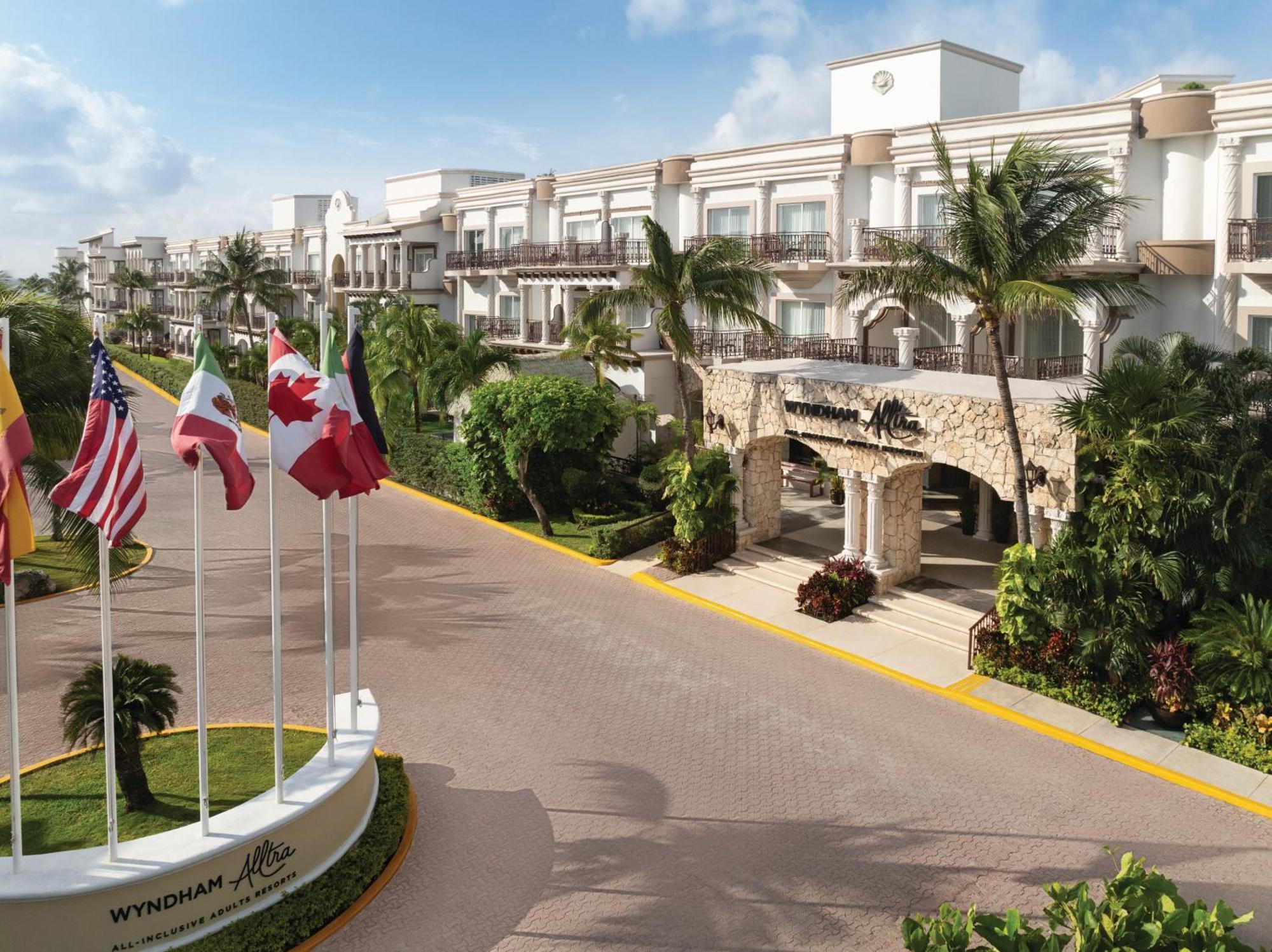 Panama Jack Resort 4*