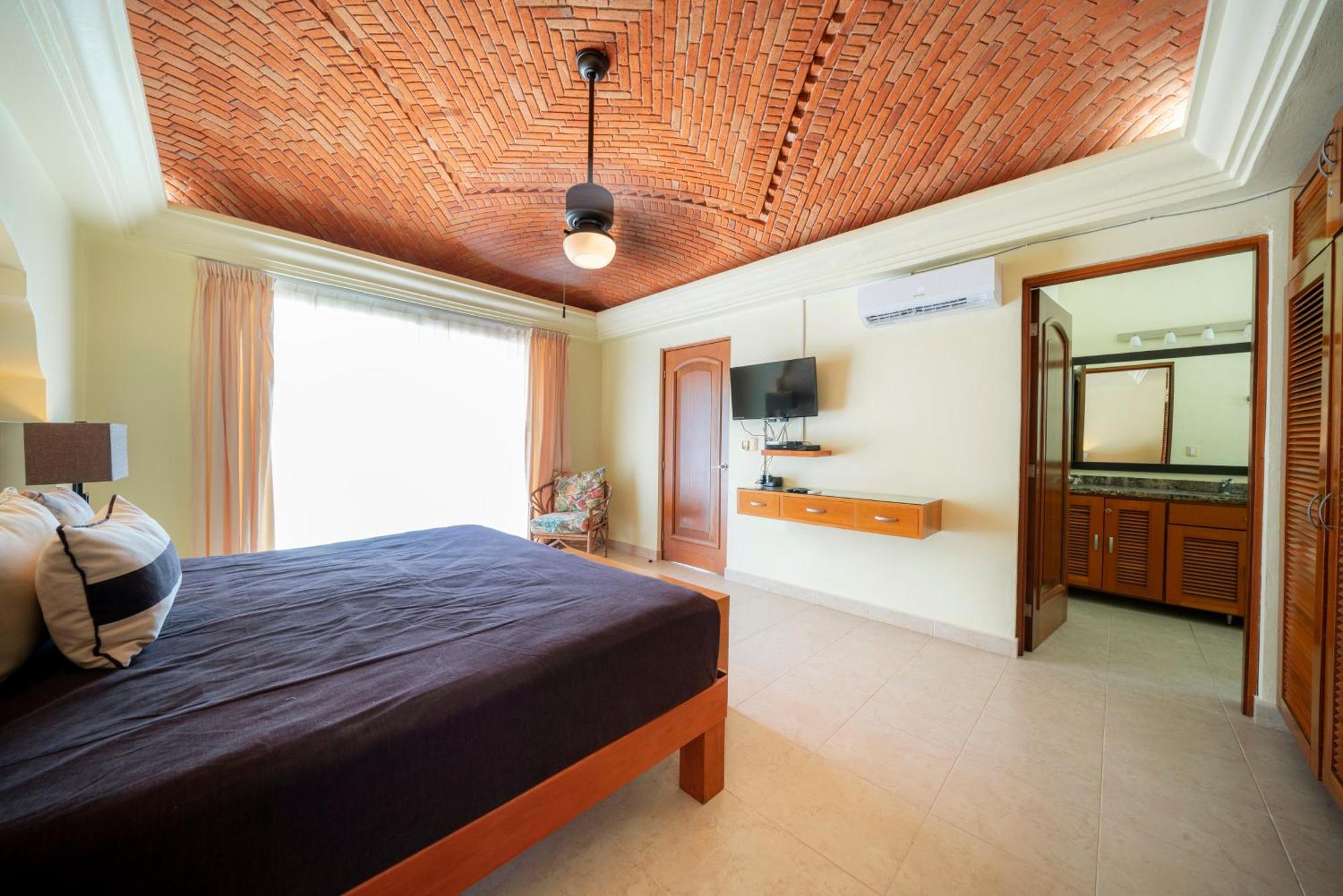 With 4 Bedrooms - Spacious Oceanview With Private Pool At Playacar Phase I Pura Vida Villa *