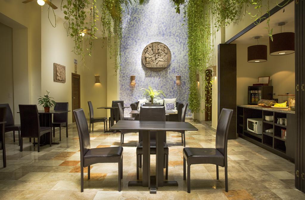 Itzaes Hotel 3*