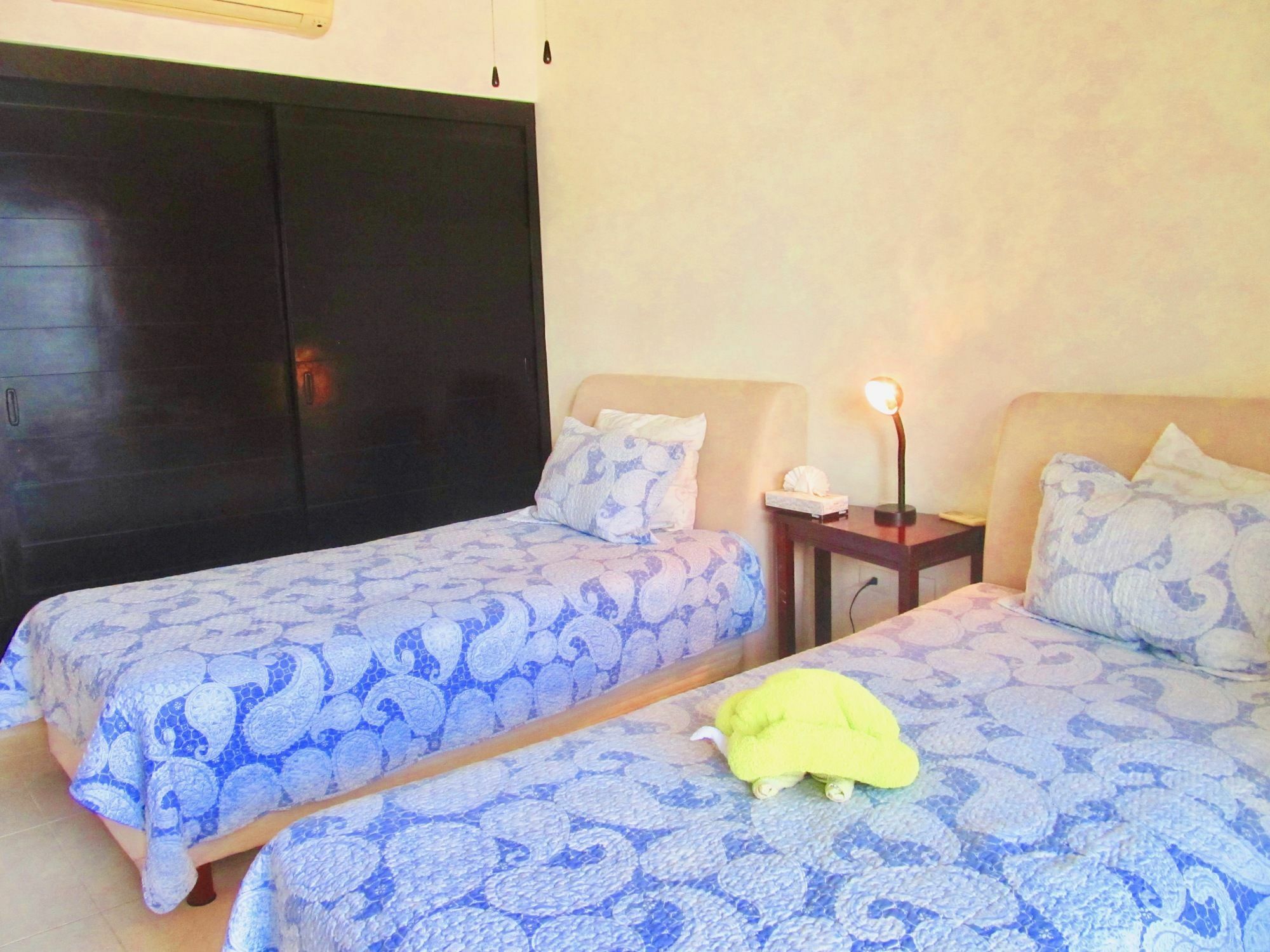 Aqua Terra - Quiet Condo For 4 *
