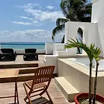 Pelicano Inn Playa del Carmen - Beachfront Hotel