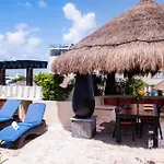 El Taj Oceanfront&Beachside Condo Hotel