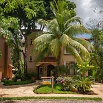Casa Cascada - 3 Bdrm House For 6, Close To The Beach