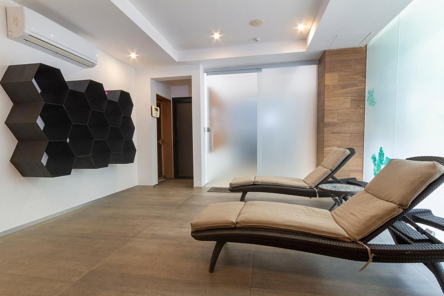 In Excellent Location Apartment