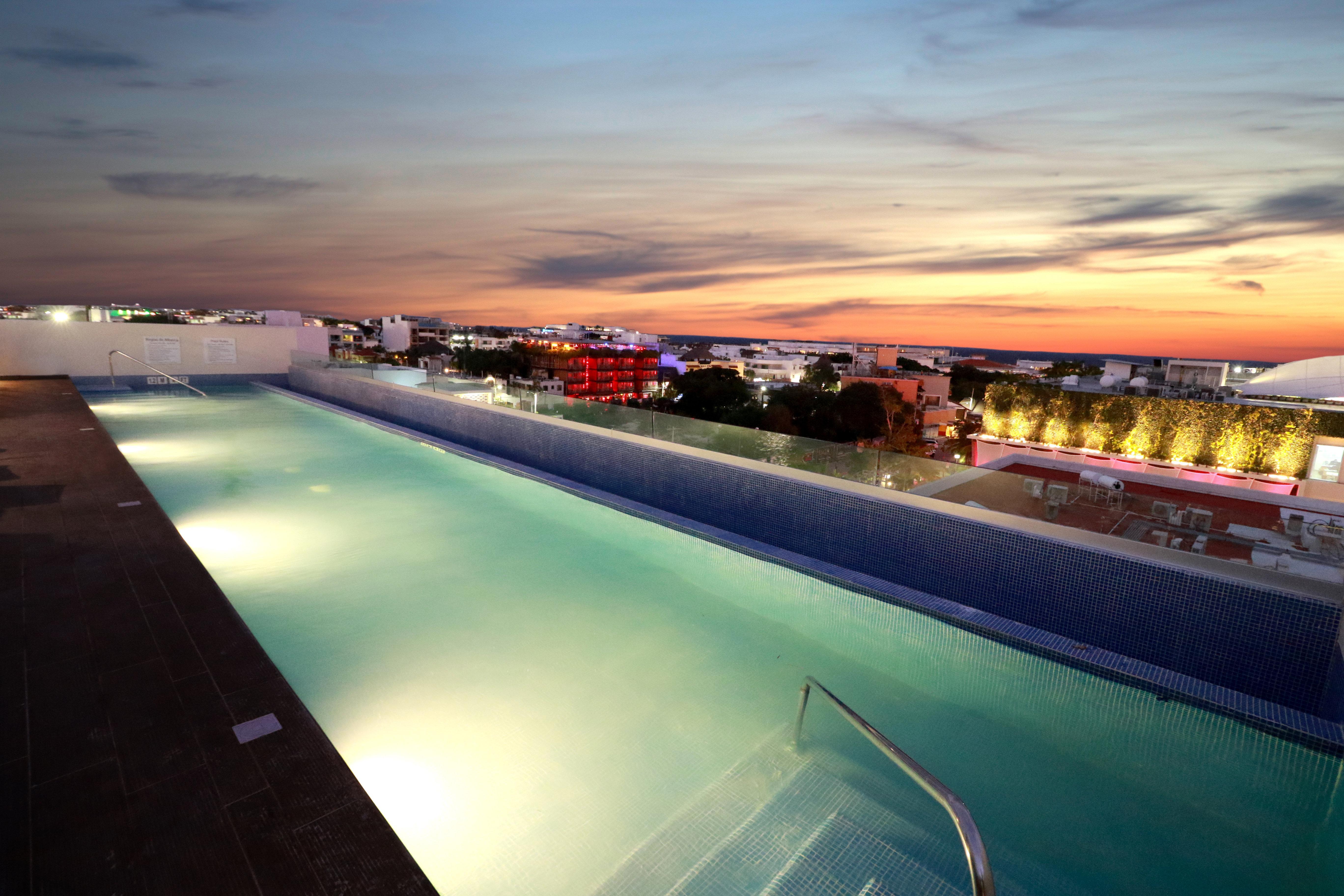 Hotel Express&suites - Playa Del Carmen, An Ihg 3*